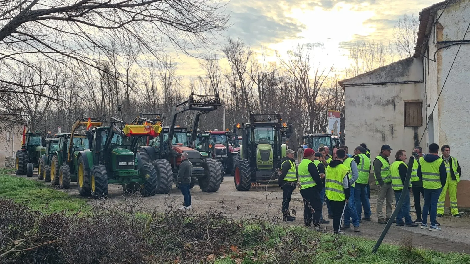 Foto 10 - As&iacute; hemos vivido el minuto a minuto de una tractorada que ha invadido las carreteras de Soria