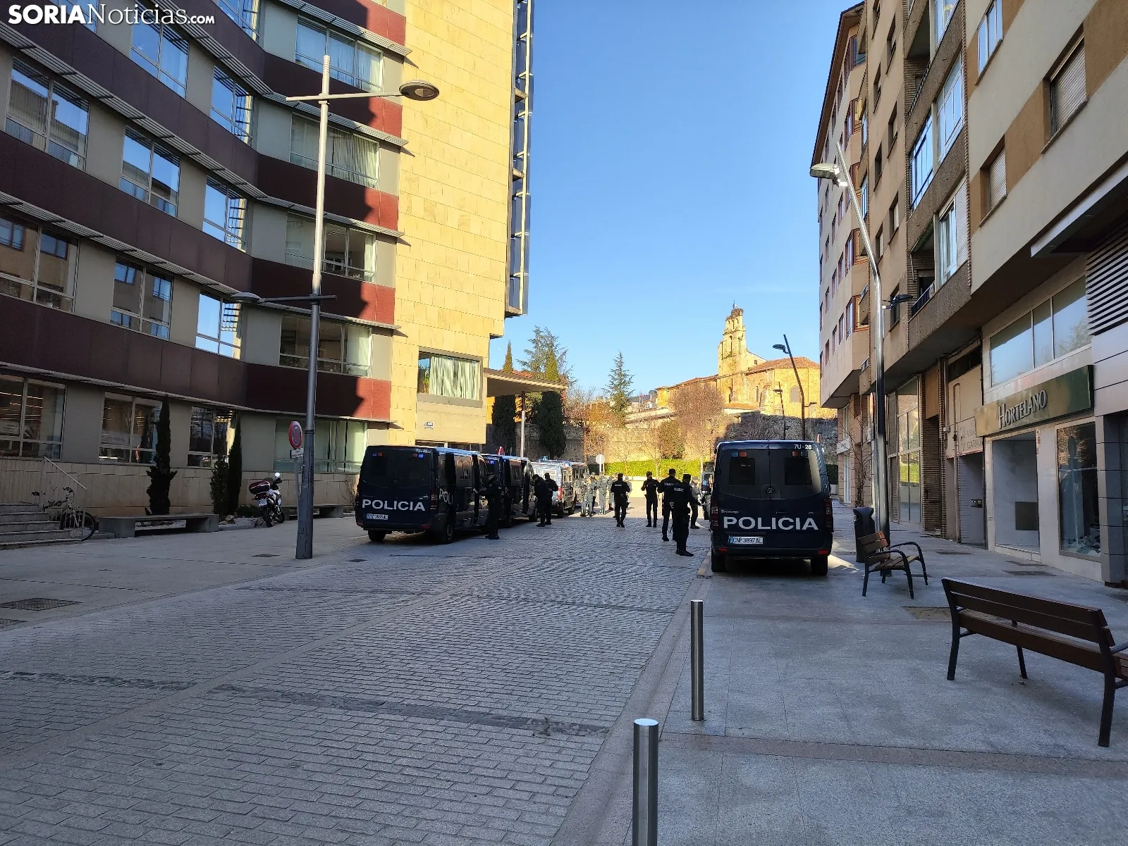 Policía Nacional a la espera en Soria. SN