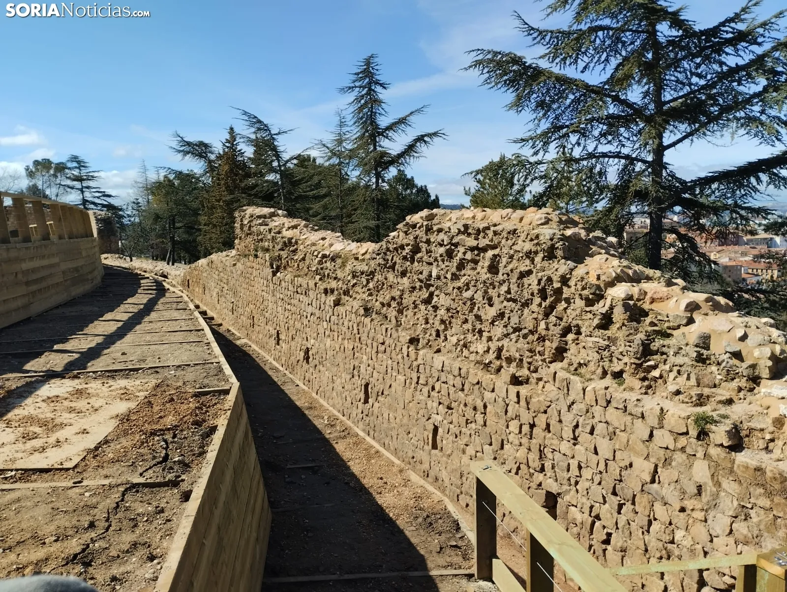 Obras de rehabilitación de la Muralla del Castillo.
