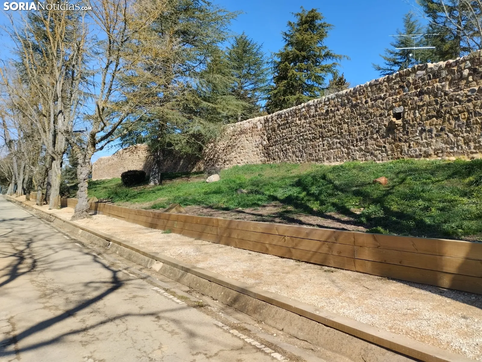 Obras de rehabilitación de la Muralla del Castillo.