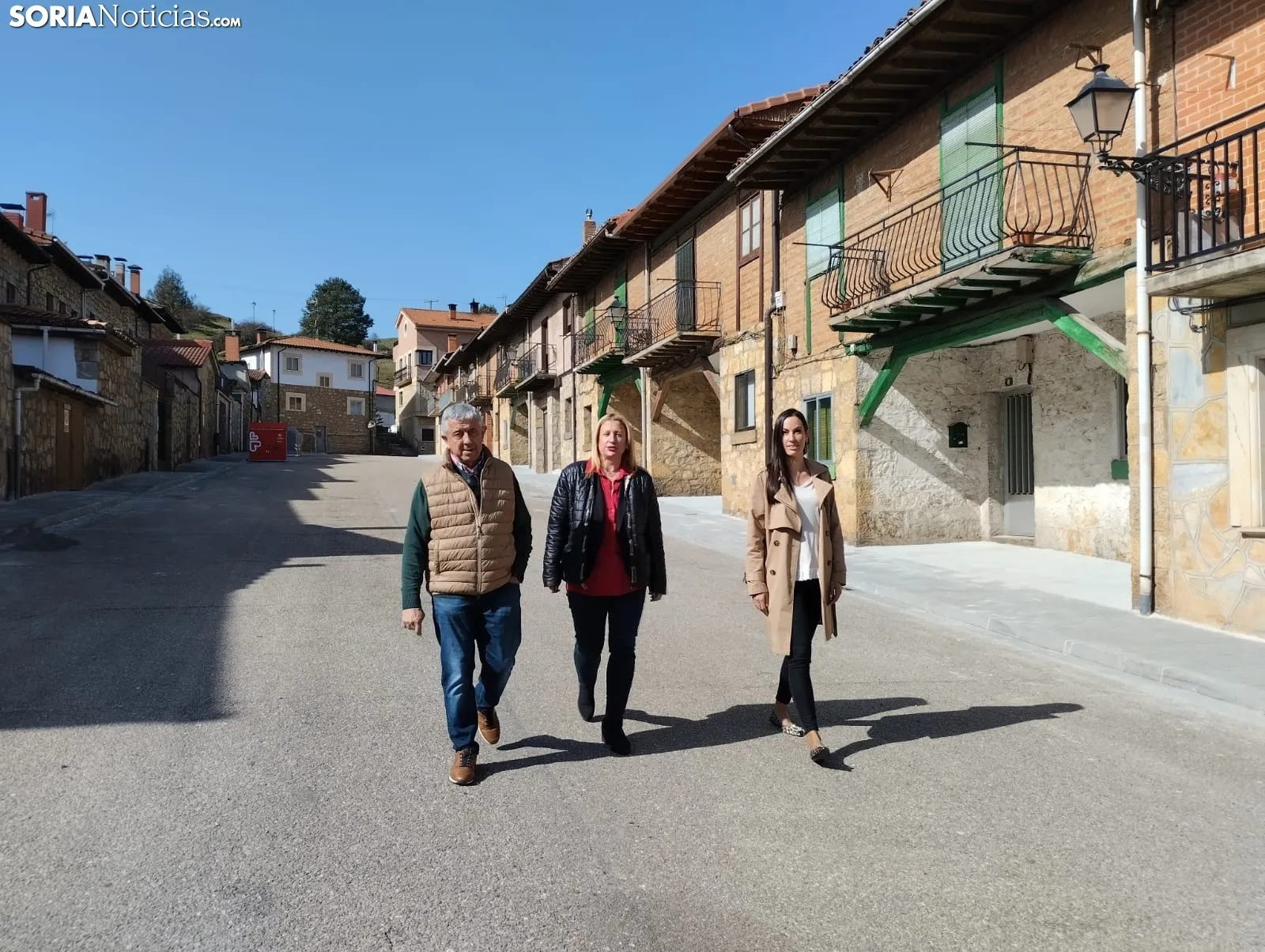 Visita de Yolanda de Gregorio a San Leonardo de Yagüe.