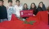 Estudiantes del IES Machado con el cheque y la bandera del país magrebí. /CRS