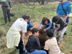 Foto 3 - Los más pequeños de Soria aprenden a plantar árboles: ¿Qué importancia tiene este gesto?