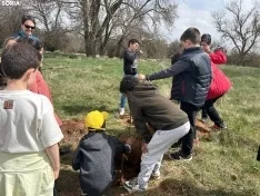 Foto 14 - Los m&aacute;s peque&ntilde;os de Soria aprenden a plantar &aacute;rboles: &iquest;Qu&eacute; importancia tiene este gesto?