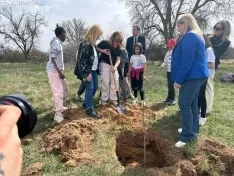 Foto 15 - Los m&aacute;s peque&ntilde;os de Soria aprenden a plantar &aacute;rboles: &iquest;Qu&eacute; importancia tiene este gesto?