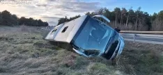 Rescate del autobús accidentado en la N-234