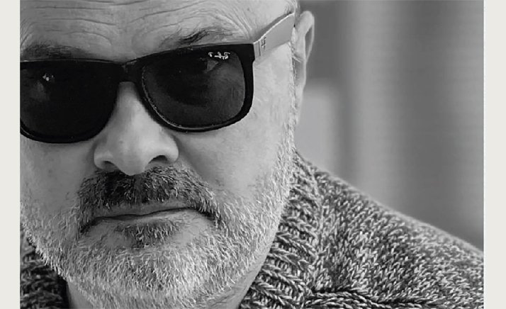 El escritor Alejandro Cuevas, XXI Premio de la Crítica de Castilla y León con Literatura barata