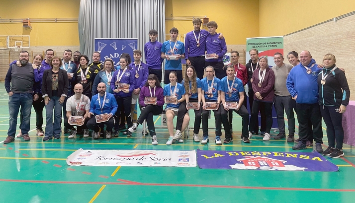  Éxito y diversión en el VI  Torneo del Torrezno de bádminton