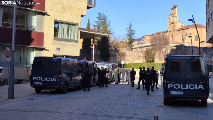 Policía Nacional a la espera en Soria. SN