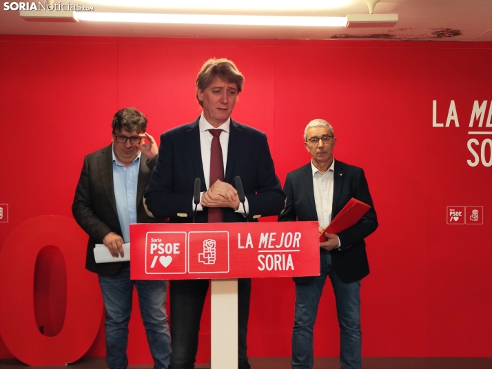 El PSOE lamenta que la Junta este empecinada en tirar el dinero en las cúpulas y el aeródromo