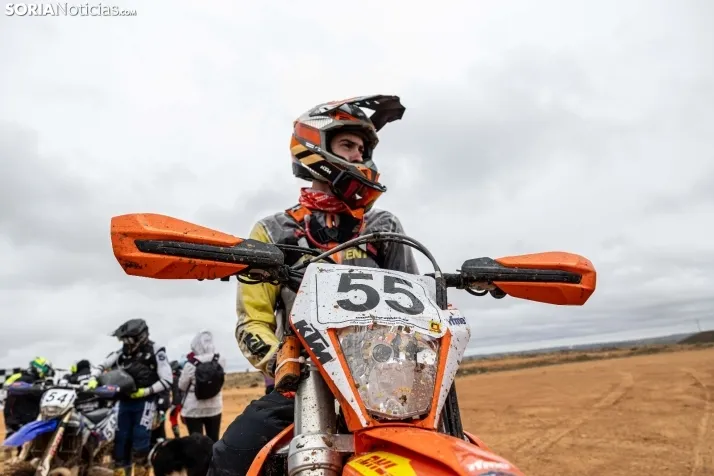 Fotos: Los pilotos de Cross Country desaf&iacute;an al mal tiempo en Almaz&aacute;n