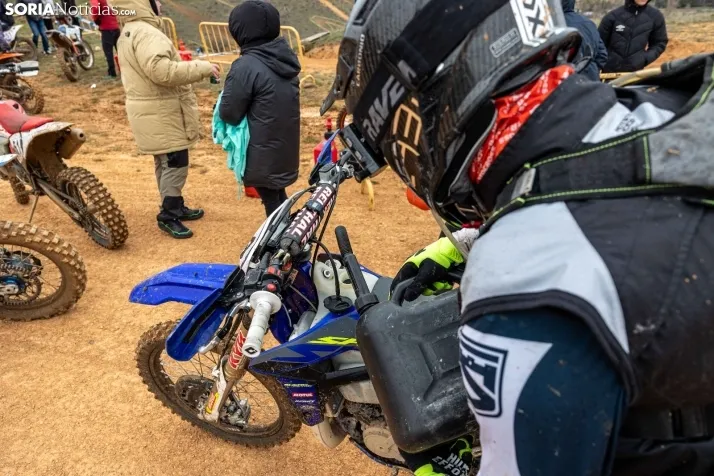 Fotos: Los pilotos de Cross Country desaf&iacute;an al mal tiempo en Almaz&aacute;n