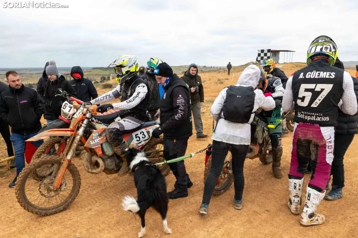 Fotos: Los pilotos de Cross Country desaf&iacute;an al mal tiempo en Almaz&aacute;n