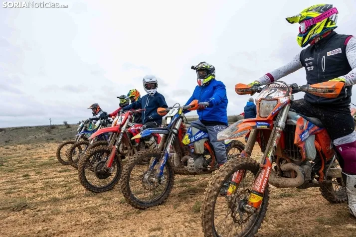 Fotos: Los pilotos de Cross Country desaf&iacute;an al mal tiempo en Almaz&aacute;n