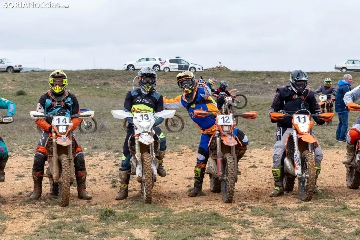 Fotos: Los pilotos de Cross Country desaf&iacute;an al mal tiempo en Almaz&aacute;n