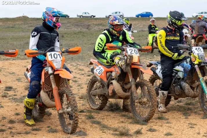 Fotos: Los pilotos de Cross Country desaf&iacute;an al mal tiempo en Almaz&aacute;n