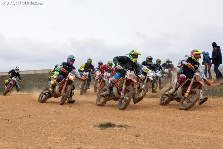 Fotos: Los pilotos de Cross Country desaf&iacute;an al mal tiempo en Almaz&aacute;n