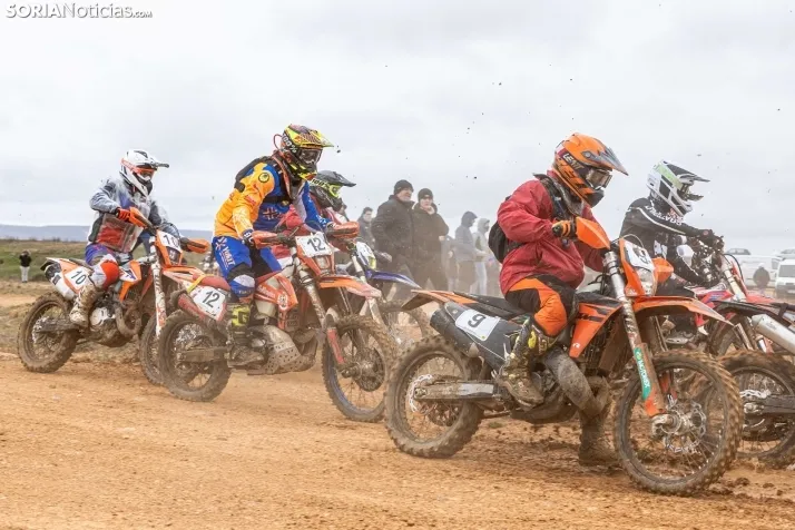 Fotos: Los pilotos de Cross Country desaf&iacute;an al mal tiempo en Almaz&aacute;n