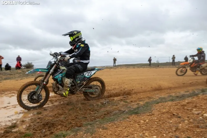 Fotos: Los pilotos de Cross Country desaf&iacute;an al mal tiempo en Almaz&aacute;n
