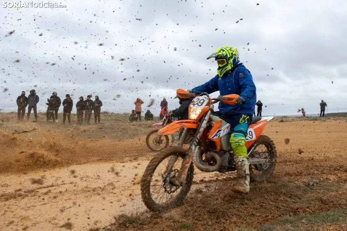 Fotos: Los pilotos de Cross Country desaf&iacute;an al mal tiempo en Almaz&aacute;n