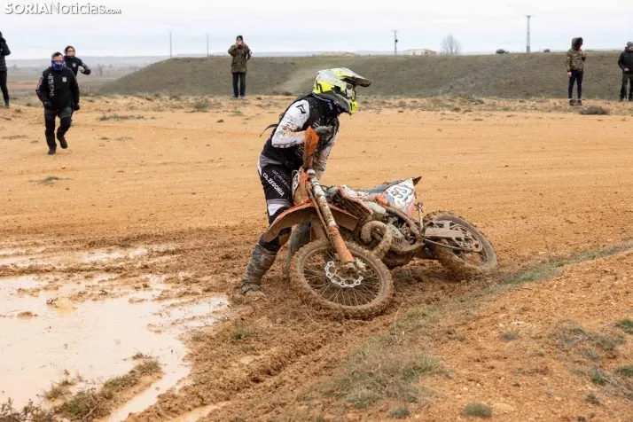 Fotos: Los pilotos de Cross Country desaf&iacute;an al mal tiempo en Almaz&aacute;n