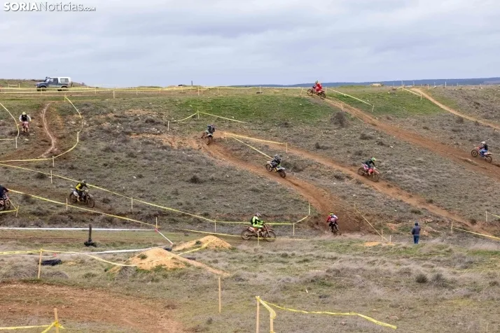 Fotos: Los pilotos de Cross Country desaf&iacute;an al mal tiempo en Almaz&aacute;n