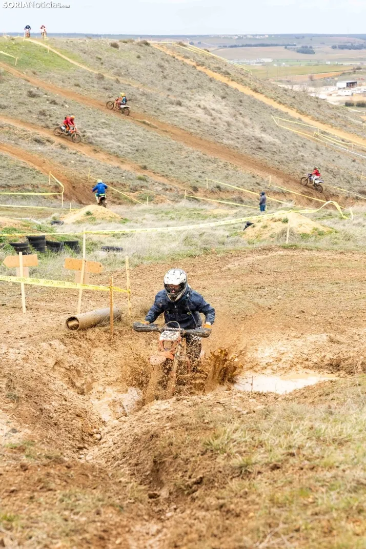 Fotos: Los pilotos de Cross Country desaf&iacute;an al mal tiempo en Almaz&aacute;n