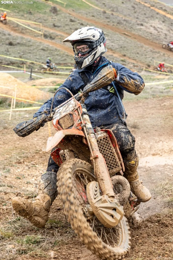 Fotos: Los pilotos de Cross Country desaf&iacute;an al mal tiempo en Almaz&aacute;n