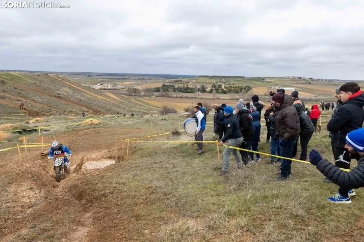 Fotos: Los pilotos de Cross Country desaf&iacute;an al mal tiempo en Almaz&aacute;n