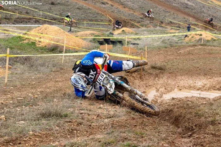 Fotos: Los pilotos de Cross Country desaf&iacute;an al mal tiempo en Almaz&aacute;n