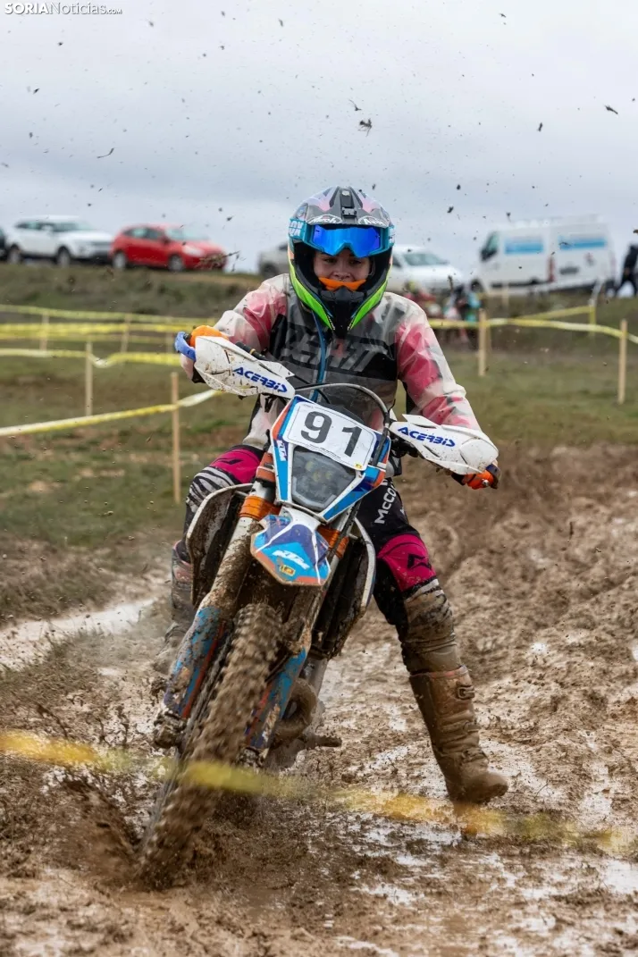 Fotos: Los pilotos de Cross Country desaf&iacute;an al mal tiempo en Almaz&aacute;n
