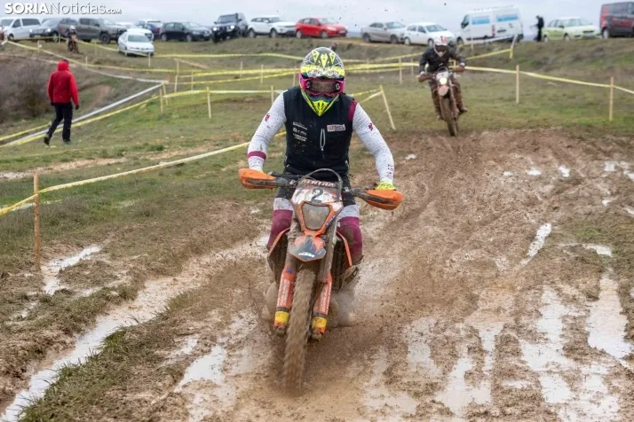 Fotos: Los pilotos de Cross Country desaf&iacute;an al mal tiempo en Almaz&aacute;n