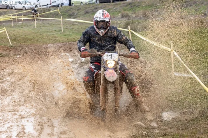 Fotos: Los pilotos de Cross Country desaf&iacute;an al mal tiempo en Almaz&aacute;n