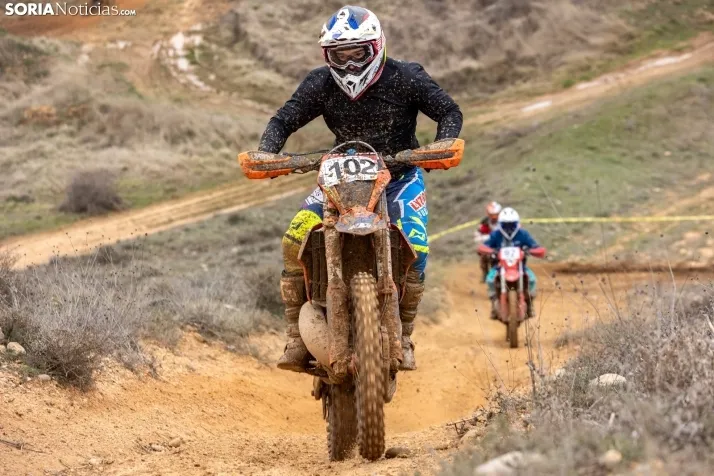 Fotos: Los pilotos de Cross Country desaf&iacute;an al mal tiempo en Almaz&aacute;n