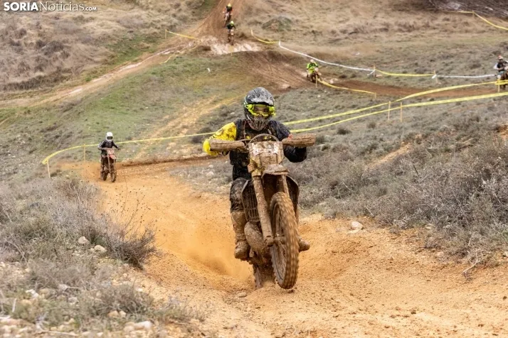 Fotos: Los pilotos de Cross Country desaf&iacute;an al mal tiempo en Almaz&aacute;n