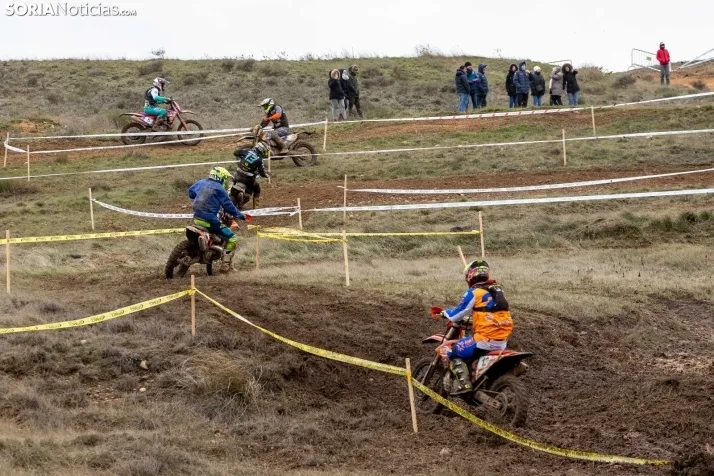 Fotos: Los pilotos de Cross Country desaf&iacute;an al mal tiempo en Almaz&aacute;n