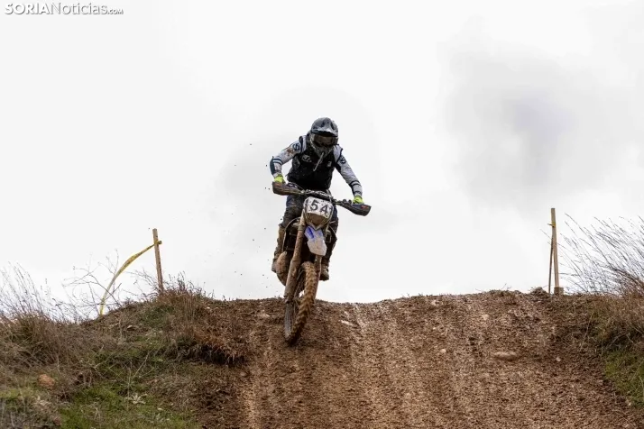 Fotos: Los pilotos de Cross Country desaf&iacute;an al mal tiempo en Almaz&aacute;n