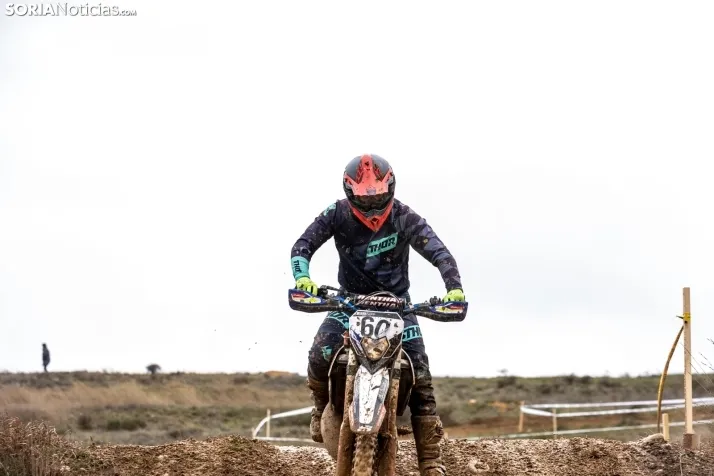 Fotos: Los pilotos de Cross Country desaf&iacute;an al mal tiempo en Almaz&aacute;n