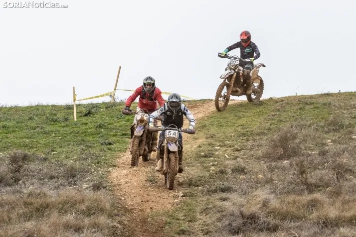 Fotos: Los pilotos de Cross Country desaf&iacute;an al mal tiempo en Almaz&aacute;n