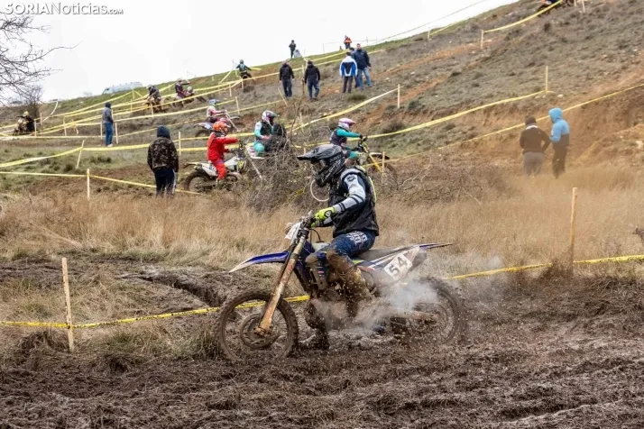 Fotos: Los pilotos de Cross Country desaf&iacute;an al mal tiempo en Almaz&aacute;n