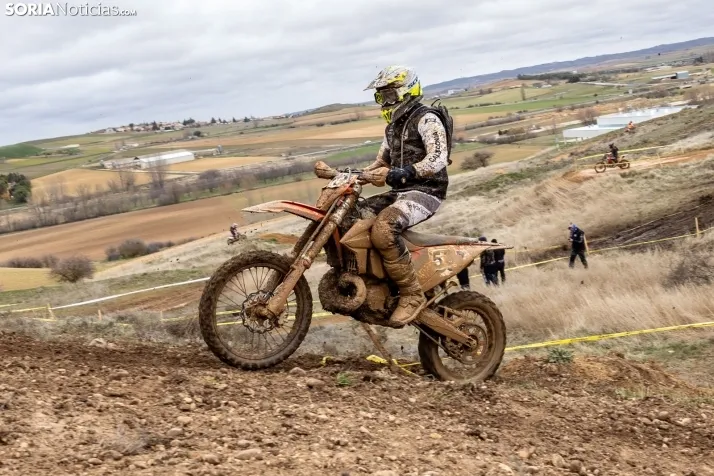 Fotos: Los pilotos de Cross Country desaf&iacute;an al mal tiempo en Almaz&aacute;n