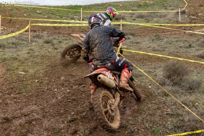 Fotos: Los pilotos de Cross Country desaf&iacute;an al mal tiempo en Almaz&aacute;n
