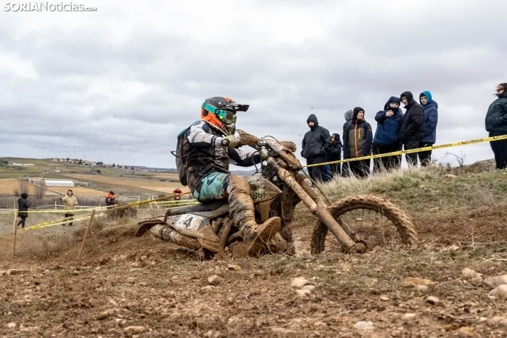 Fotos: Los pilotos de Cross Country desaf&iacute;an al mal tiempo en Almaz&aacute;n