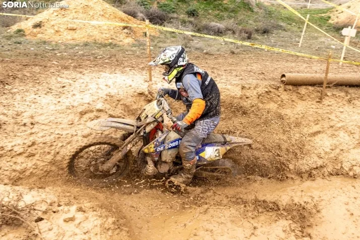Fotos: Los pilotos de Cross Country desaf&iacute;an al mal tiempo en Almaz&aacute;n