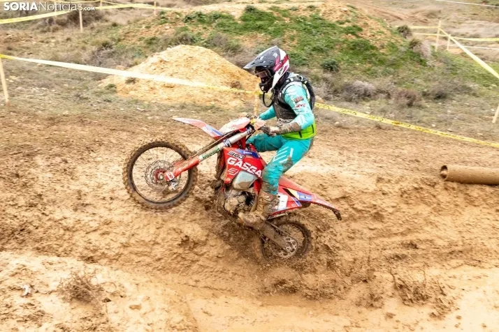 Fotos: Los pilotos de Cross Country desaf&iacute;an al mal tiempo en Almaz&aacute;n