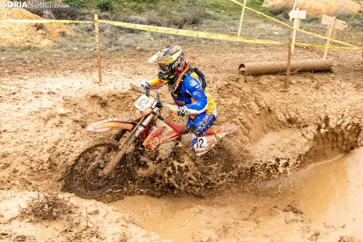 Fotos: Los pilotos de Cross Country desaf&iacute;an al mal tiempo en Almaz&aacute;n