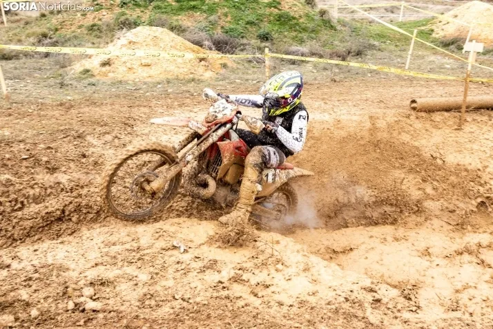Fotos: Los pilotos de Cross Country desaf&iacute;an al mal tiempo en Almaz&aacute;n