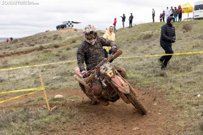 Fotos: Los pilotos de Cross Country desaf&iacute;an al mal tiempo en Almaz&aacute;n