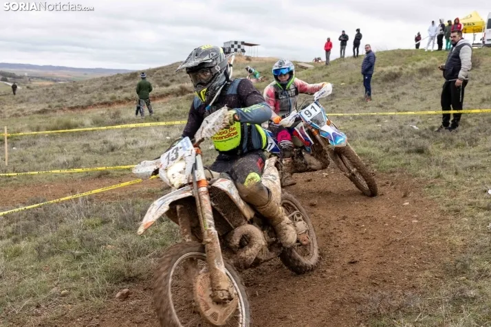 Fotos: Los pilotos de Cross Country desaf&iacute;an al mal tiempo en Almaz&aacute;n