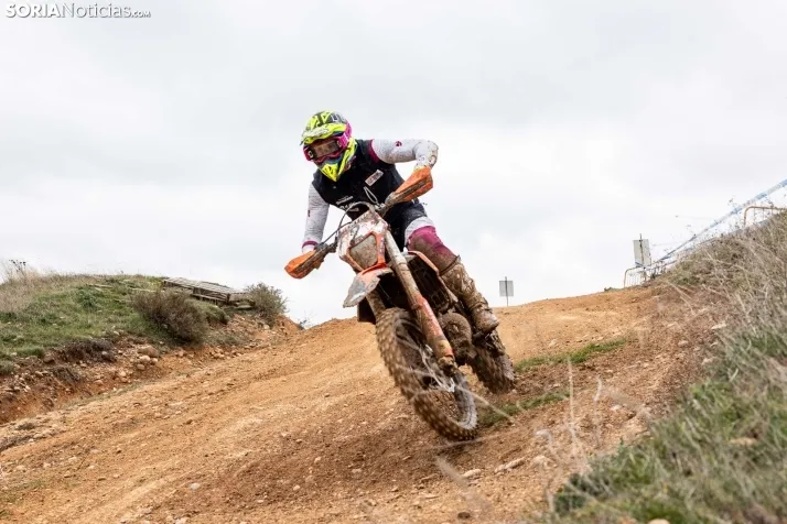 Fotos: Los pilotos de Cross Country desaf&iacute;an al mal tiempo en Almaz&aacute;n